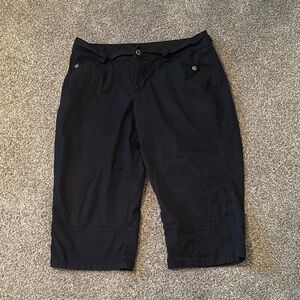 Venezia Black Capri Pants